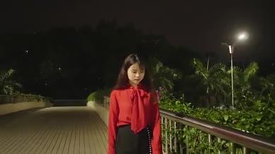 4K实拍深夜少女孤独寂寞画面视频素材视频的预览图